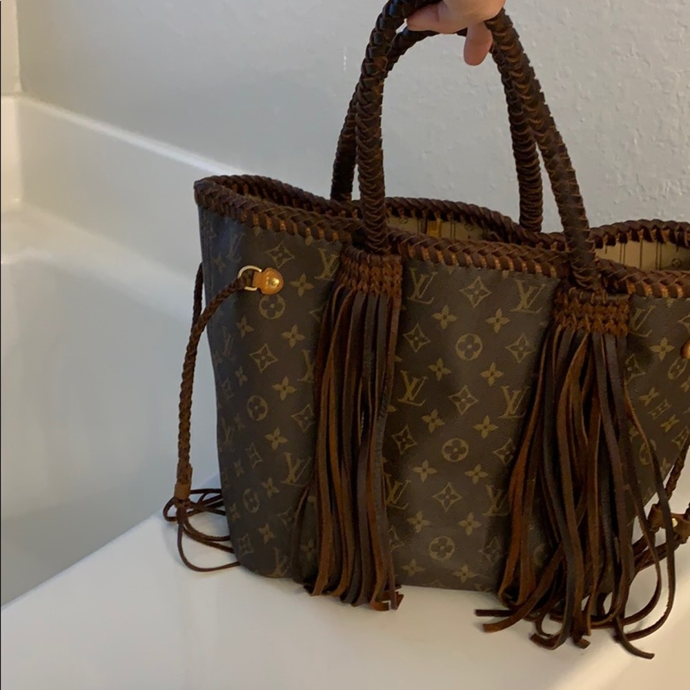 Never full tote 100% authentic